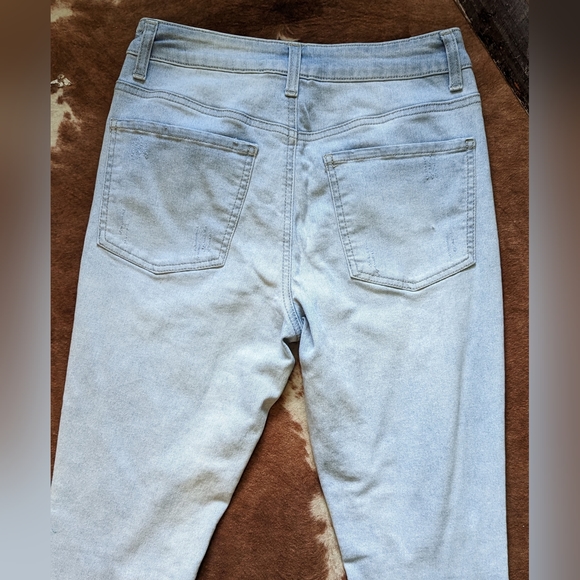 So High Rise Distressed Jegging - Picture 14 of 16